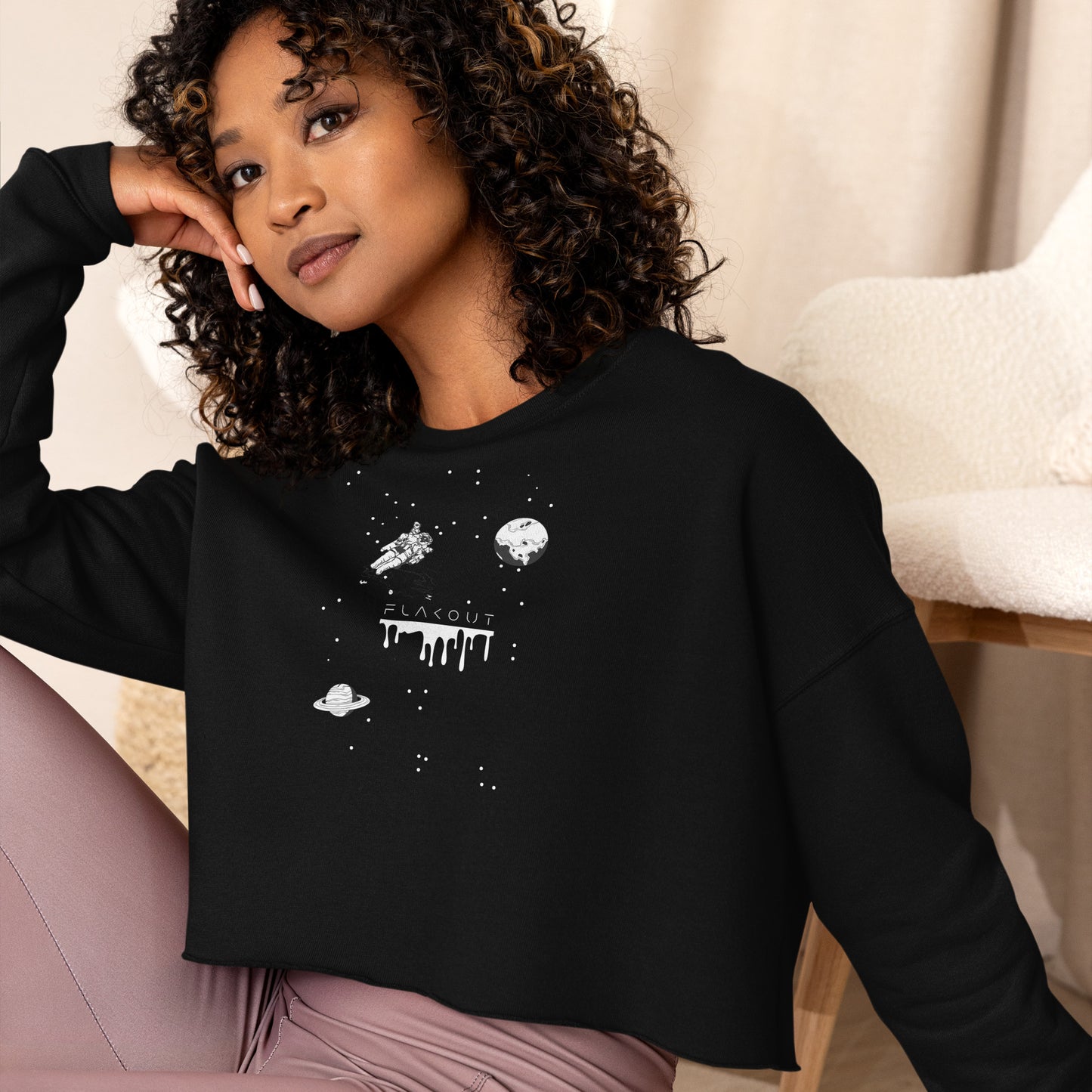 Astronaut Women's Crop Sweatshirt - Black - FLAKOUT